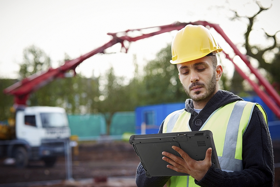 Getac F110 and Construction Worker
