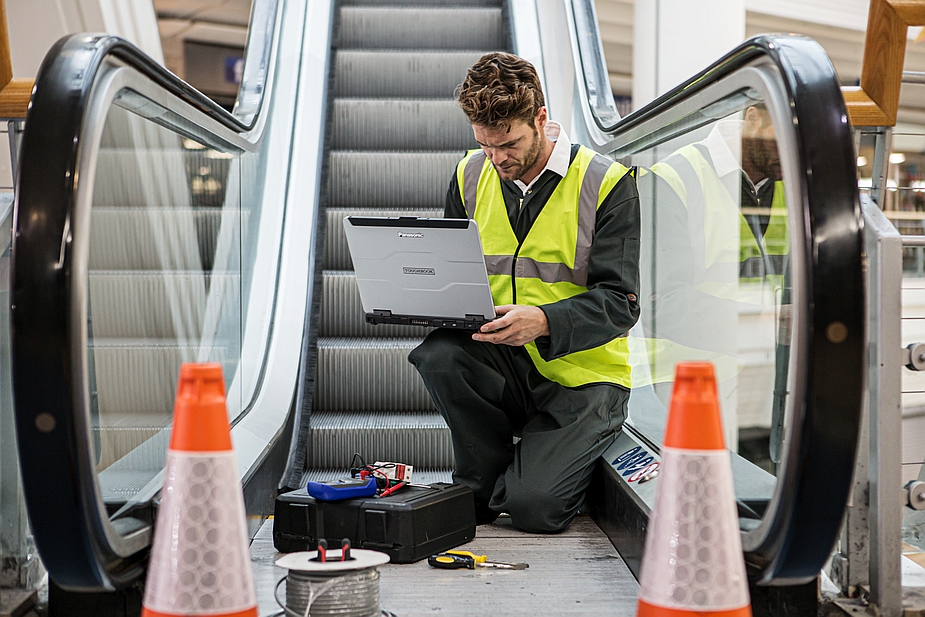 Panasonic Toughbook FZ-55 and Escalator